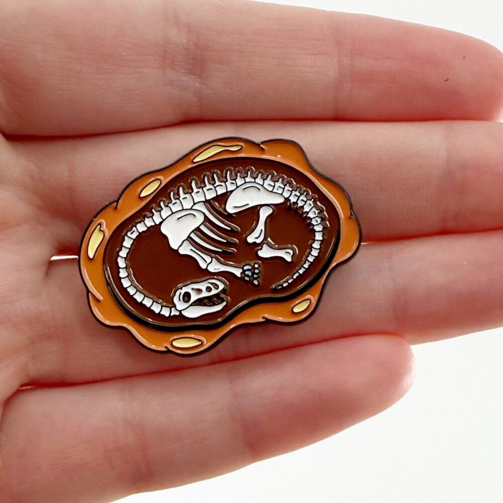 Brontosaurus Long Neck Dinosaur Skeleton Fossil Skull Pin